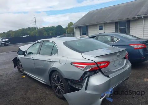 2020 Toyota Camry Se z USA, uszkodzony, nr VIN 4T1G11AK6LU999671